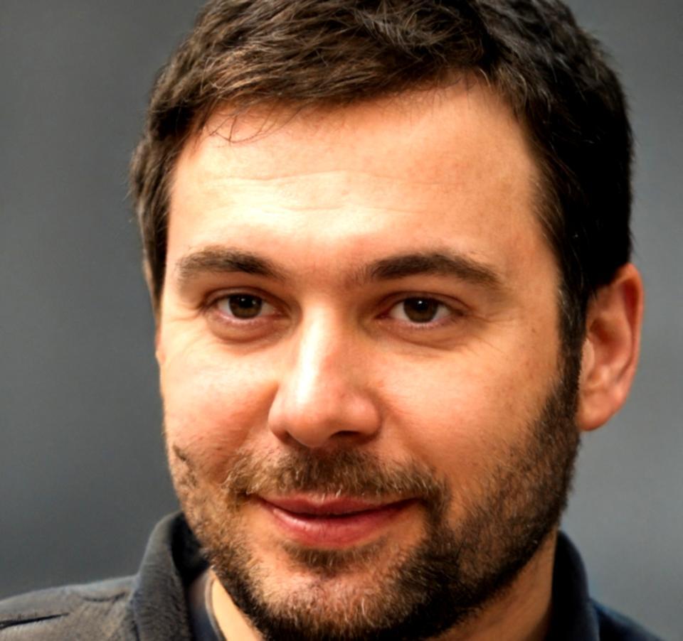 Portrait de Thomas Dubois, analyste financier